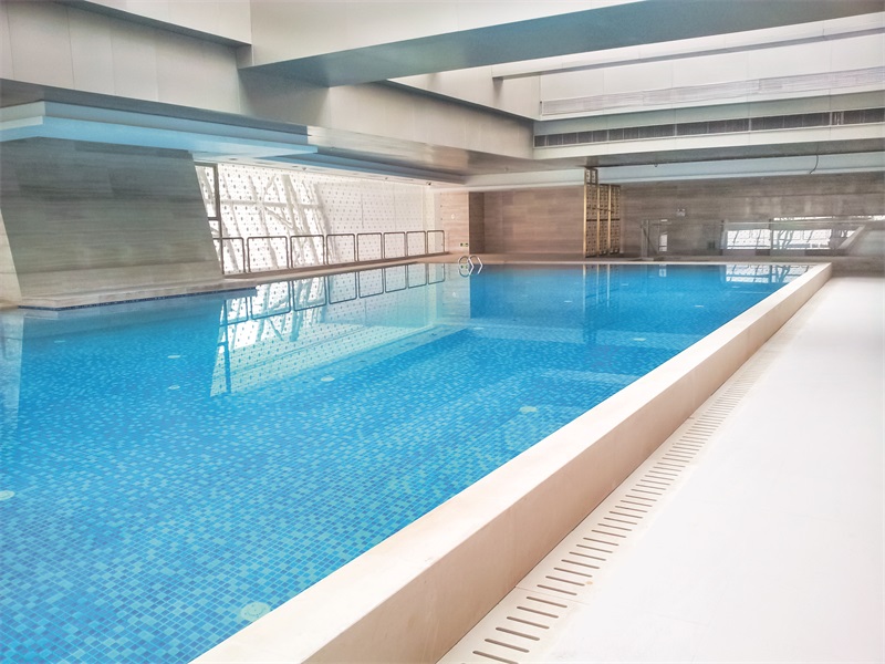 大型室内游泳池有必要安装除湿设备吗？